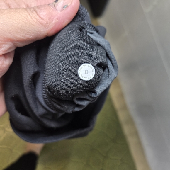 Lululemon align high rise black gray camo crop leggings - Picture 4 of 9